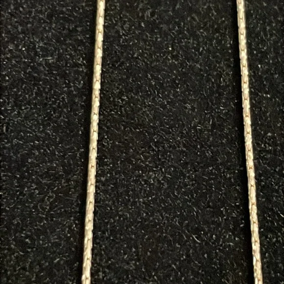 18k Italian white gold necklace.​